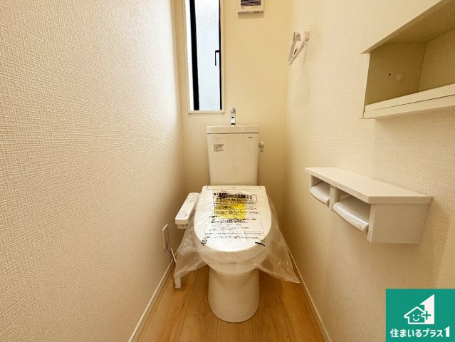 ■枚方市釈尊寺町　第4期　新築一戸建てのトイレ|1・2階の2ヶ所にあるので、朝の忙しい時間の順番待ちもなく、深夜の利用にも大変便利です。