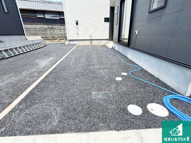 ■枚方市釈尊寺町　第4期　新築一戸建ての駐車場|駐車スペース！散水栓があるので、こまめに愛車を洗えます！