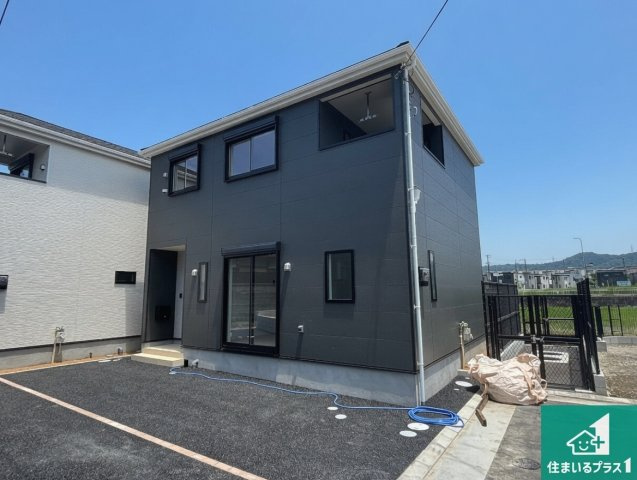 枚方市釈尊寺町　第4期　新築一戸建ての外観|安心の10年保証！外観を美しく保ち、雨水で汚れを落とします！気になることがありましたら、お気軽にお問い合わせください！