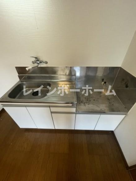 スタジオ北柏のキッチン|コンパクトなキッチンで掃除もラクラク