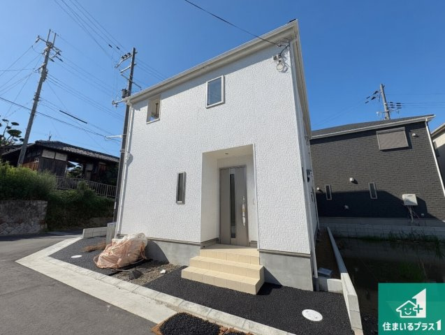 ■枚方市釈尊寺町　第4期　新築一戸建ての外観|お客様に長く安心して住んでいだだける事にこだわった家づくり！住んでからのアフターサービスにもしっかりと取り組んでいます！