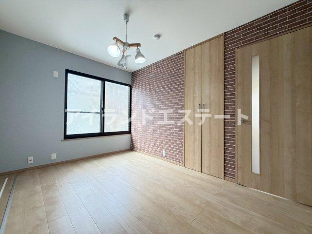 COCOL.POINT　リノベーション　1フロア2住戸　3方角住戸の居間・リビング