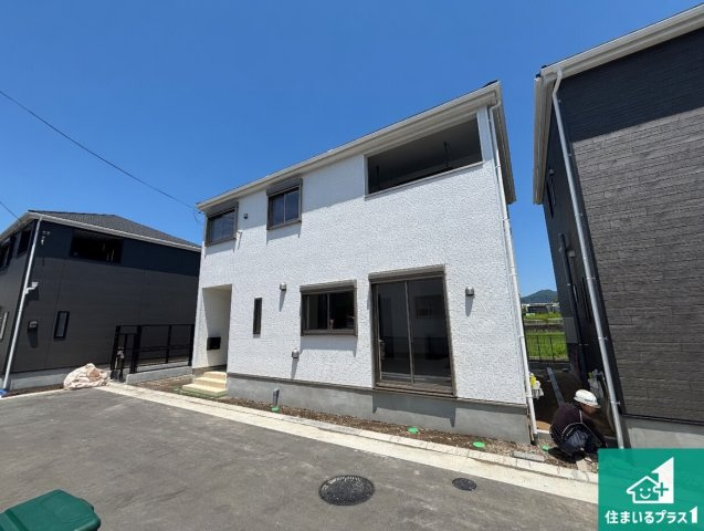 ■枚方市釈尊寺町　第4期　新築一戸建ての外観|安心の10年保証！外観を美しく保ち、雨水で汚れを落とします！気になることがありましたら、お気軽にお問い合わせください！