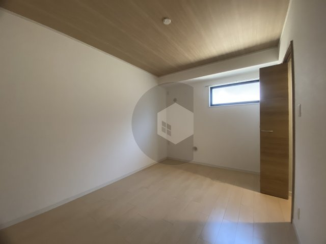 セレニテ俊徳の洋室