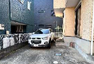 厚木市上荻野　中古戸建の駐車場
