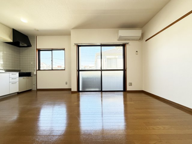 サラーレ新町の洋室