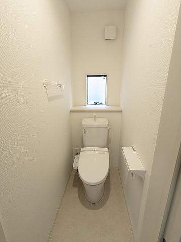 出口5丁目　中古一戸建てのトイレ|■物件内覧・資金計画相談・住宅ローン相談、リフォーム相談、お問合せ受付中■
※当日・翌日のご内覧、ご相談はお電話でのお問合せがスムーズです！