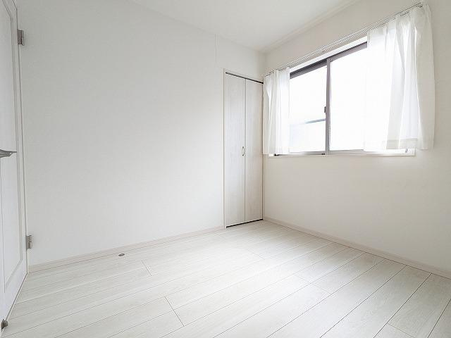 出口5丁目　中古一戸建ての子供部屋|洋室4.5帖　クローゼット
■物件内覧・資金計画相談・住宅ローン相談、リフォーム相談、お問合せ受付中■
※当日・翌日のご内覧、ご相談はお電話でのお問合せがスムーズです！
