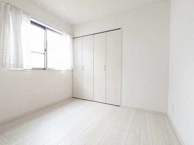 出口5丁目　中古一戸建ての内装|洋室4.5帖
■物件内覧・資金計画相談・住宅ローン相談、リフォーム相談、お問合せ受付中■
※当日・翌日のご内覧、ご相談はお電話でのお問合せがスムーズです！