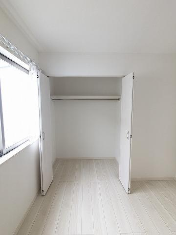 出口5丁目　中古一戸建ての内装|洋室のクローゼット
■物件内覧・資金計画相談・住宅ローン相談、リフォーム相談、お問合せ受付中■
※当日・翌日のご内覧、ご相談はお電話でのお問合せがスムーズです！
