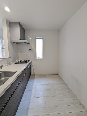 出口5丁目　中古一戸建てのキッチン|システムキッチン
■物件内覧・資金計画相談・住宅ローン相談、リフォーム相談、お問合せ受付中■
※当日・翌日のご内覧、ご相談はお電話でのお問合せがスムーズです！