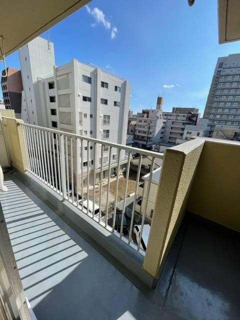 山口マンションのバルコニー|外からの目が気にならないバルコニーで洗濯物が干せます