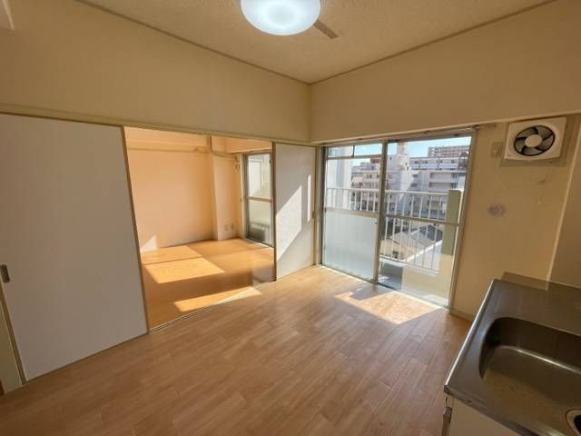 山口マンションの居間・リビング|ゆったり過ごせる居間です
