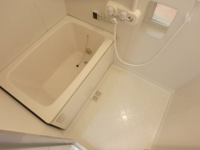 山口マンションの浴室|コンパクトで使いやすいお風呂です