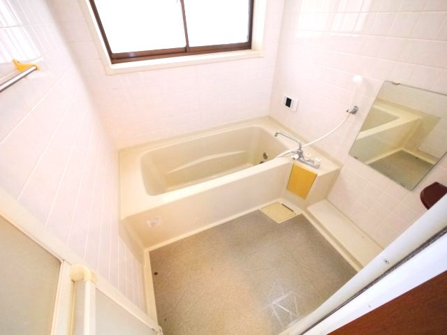 八街市文違　中古戸建の浴室|内装リフォーム済み令和8年4月 カーポート駐車2台（並列） IH システムキッチン・2階にもトイレ