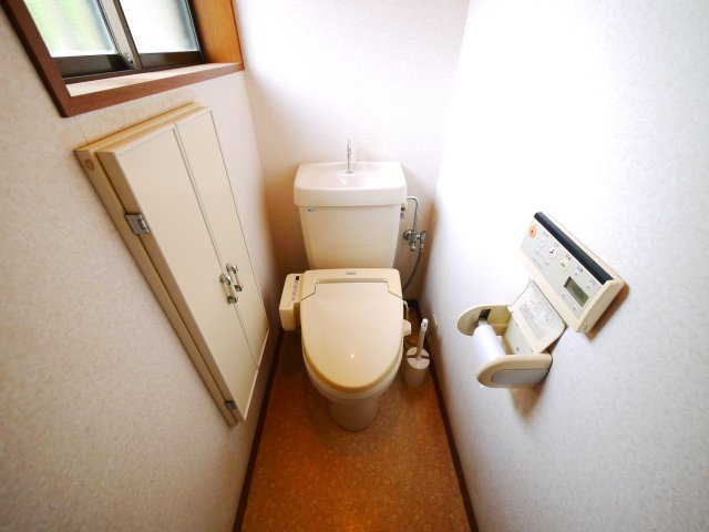 八街市文違　中古戸建のトイレ|内装リフォーム済み令和8年4月 カーポート駐車2台（並列） IH システムキッチン・2階にもトイレ