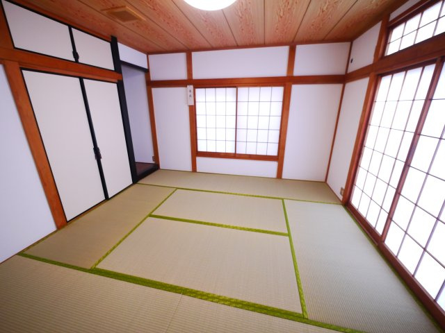 八街市文違　中古戸建の和室|内装リフォーム済み令和8年4月 カーポート駐車2台（並列） IH システムキッチン・2階にもトイレ