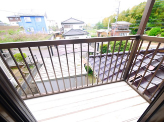 【バルコニー】 | 八街市文違　中古戸建 | 内装リフォーム済み令和8年4月 カーポート駐車2台（並列） IH システムキッチン・2階にもトイレ