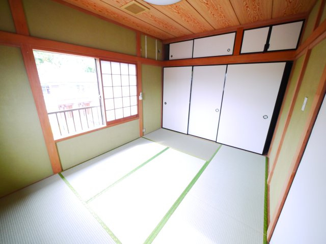 八街市文違　中古戸建の和室|内装リフォーム済み令和8年4月 カーポート駐車2台（並列） IH システムキッチン・2階にもトイレ