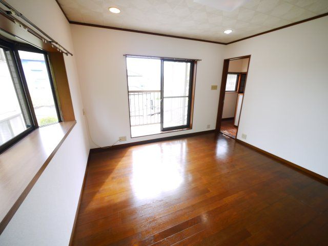 八街市文違　中古戸建の洋室|内装リフォーム済み令和8年4月 カーポート駐車2台（並列） IH システムキッチン・2階にもトイレ