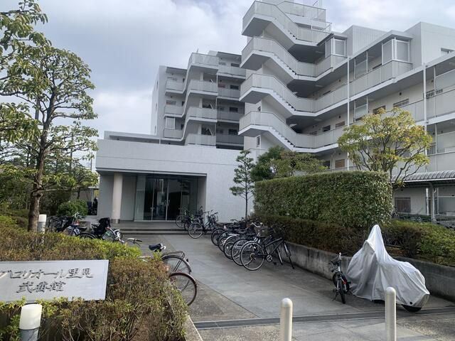 グロリオール里見弐番館の外観