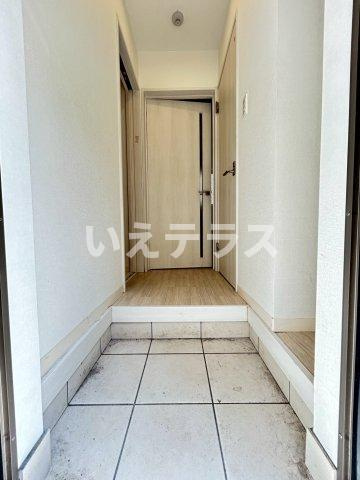 ルミエール西代B棟の玄関