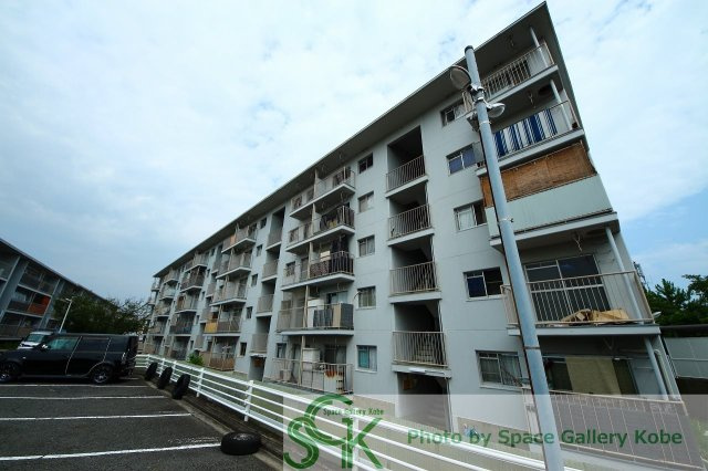 上高丸厚生年金住宅3号棟の外観
