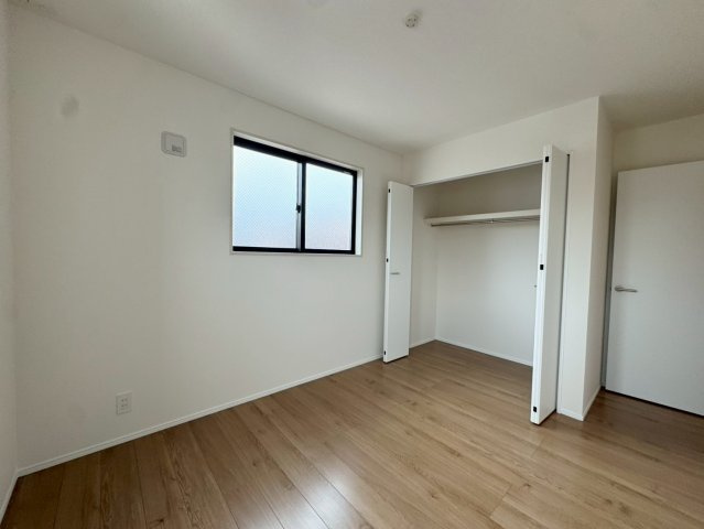 ーBloomーブルームー小倉北区東篠崎1丁目1期　【小倉北区　新築戸建て】の洋室|2階5.7帖洋室はクローゼット完備♪　お部屋を広く使用できます【小倉北区　新築戸建て】