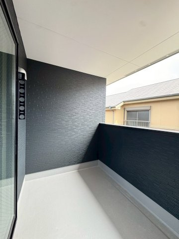 ーBloomーブルームー小倉北区東篠崎1丁目1期　【小倉北区　新築戸建て】のバルコニー|主寝室からバルコニーに出入りできます♪　【小倉北区　新築戸建て】
