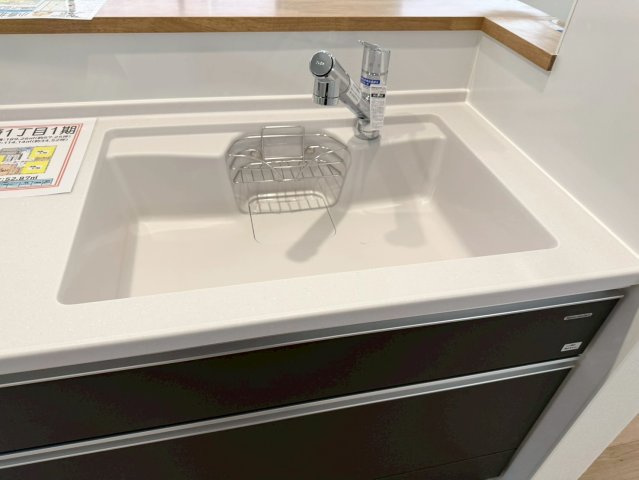 ーBloomーブルームー小倉北区東篠崎1丁目1期　【小倉北区　新築戸建て】のキッチン|浄水器一体型の水栓♪お水を買う手間が省けます　【小倉北区　新築戸建て】