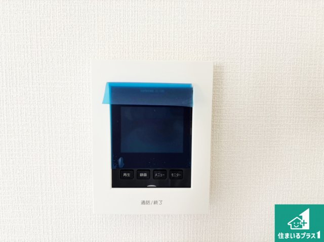 ■枚方市釈尊寺町　第4期　新築一戸建ての防犯設備|カラーモニターインターホン！声だけでなく来訪者の姿や顔がモニターで確認できるので、小さなお子様がいらっしゃるご家庭でも安心できます！