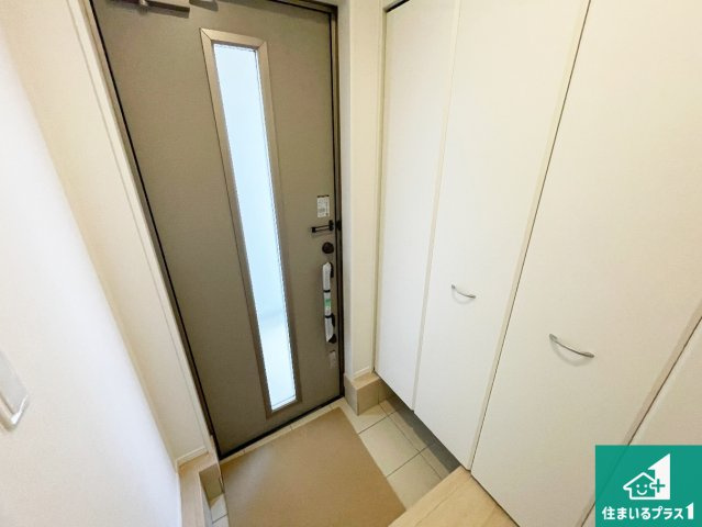 ■枚方市釈尊寺町　第4期　新築一戸建ての玄関|シューズボックスにはたくさんの靴が収納できるので玄関周りはいつもスッキリ！ご家族が増えても安心！