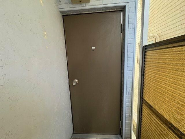 行徳石田マンションの玄関