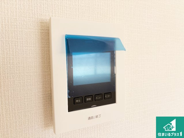 枚方市釈尊寺町　第4期　新築一戸建てのセキュリティ|カラーモニターインターホン！声だけでなく来訪者の姿や顔がモニターで確認できるので、小さなお子様がいらっしゃるご家庭でも安心できます！