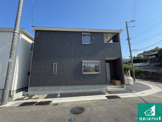 枚方市釈尊寺町　第4期　新築一戸建ての外観|周辺は落ち着いた街並みの住宅地！子育てがしやすい住環境です！気になることがありましたら、お気軽にお問い合わせください！