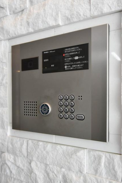大阪市西区江戸堀１丁目の賃貸マンションのセキュリティ|収納奥行あります！