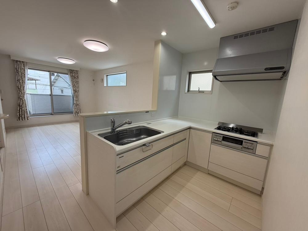 山之上1丁目　中古一戸建てのキッチン|システムキッチン
■物件内覧・資金計画相談・住宅ローン相談、リフォーム相談、お問合せ受付中■
※当日・翌日のご内覧、ご相談はお電話でのお問合せがスムーズです！
