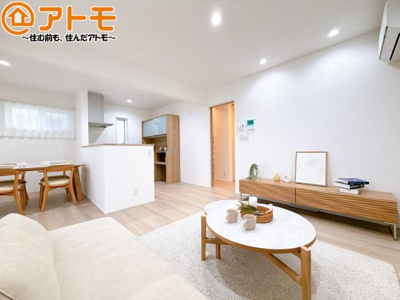 【居間・リビング】 | 葵区城東町　新築戸建　2号地 | 日当たりのよいリビングは、一年を通してぽかぽかとしています。家族が自然と集まる空間になりそうですね♪