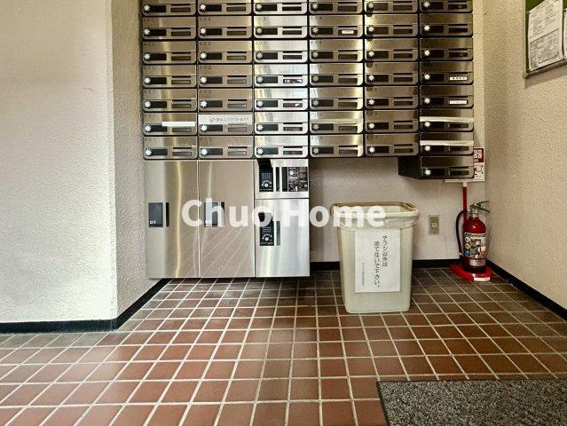 ジュウエル錦糸町の設備|【宅配ボックス】在宅時・不在時に関わらず、居住者の代わりに非対面で宅配物を受け取ってくれる便利な設備です。わかりやすくご説明致しますので見学時にはお部屋だけではなく共用部分もぜひチェックしてください。