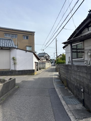 新潟市西区五十嵐二の町の前面道路含む現地写真
