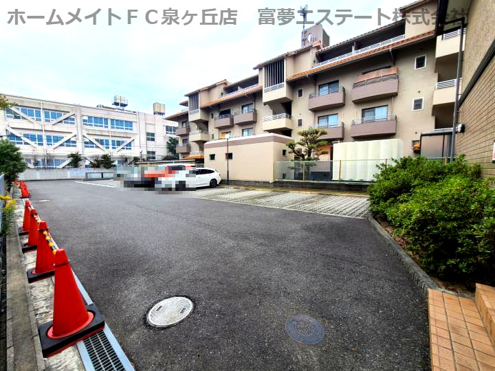 シャイニーパークの駐車場