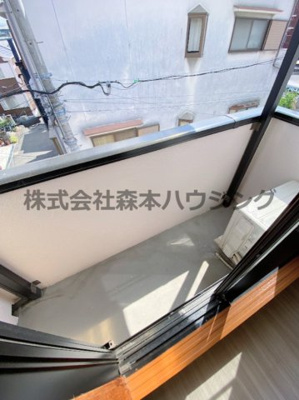 【バルコニー】 | 　門真市島頭1丁目戸建貸家 | 暖かな日差しのふりそそぐ3階のバルコニーです