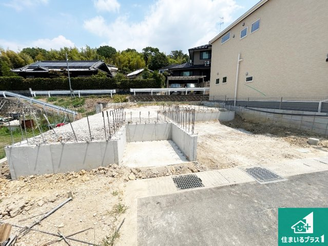泉南郡熊取町七山　新築一戸建ての外観|周辺は落ち着いた街並みの住宅地！子育てがしやすい住環境です！まだ未完成ですが、現地でしかわからない事もございます。是非一度ご覧ください。
