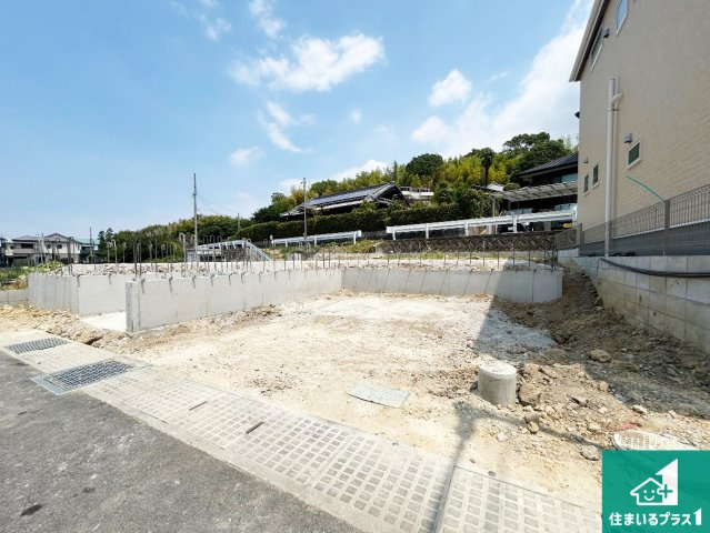 泉南郡熊取町七山　新築一戸建ての外観|周辺は落ち着いた街並みの住宅地！子育てがしやすい住環境です！まだ未完成ですが、現地でしかわからない事もございます。是非一度ご覧ください。