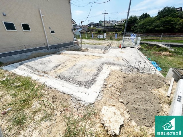 泉南郡熊取町七山　新築一戸建ての外観|周辺は落ち着いた街並みの住宅地！子育てがしやすい住環境です！まだ未完成ですが、現地でしかわからない事もございます。是非一度ご覧ください。