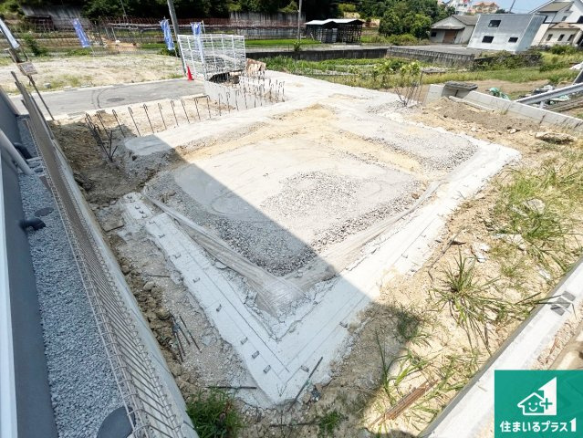 泉南郡熊取町七山　新築一戸建ての外観|周辺は落ち着いた街並みの住宅地！子育てがしやすい住環境です！まだ未完成ですが、現地でしかわからない事もございます。是非一度ご覧ください。