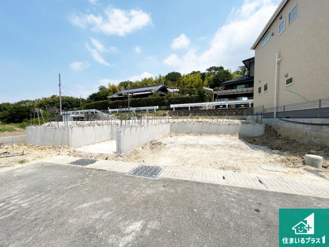 泉南郡熊取町七山　新築一戸建ての外観|周辺は落ち着いた街並みの住宅地！子育てがしやすい住環境です！まだ未完成ですが、現地でしかわからない事もございます。是非一度ご覧ください。