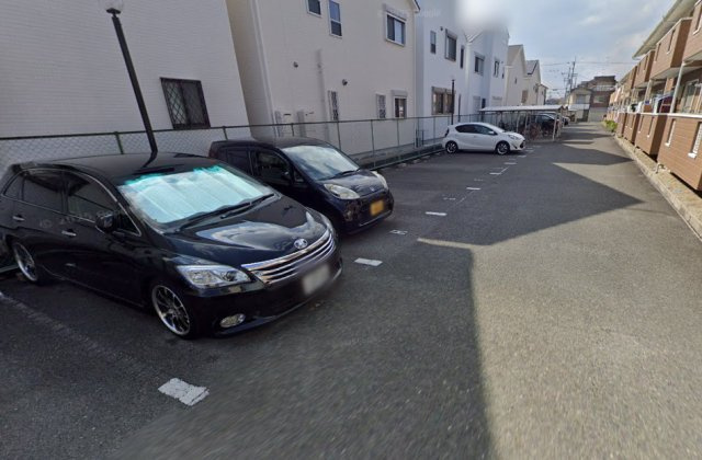 高槻市城南町１丁目のアパートの駐車場