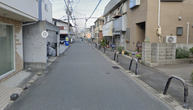高槻市城南町１丁目のアパートの周辺