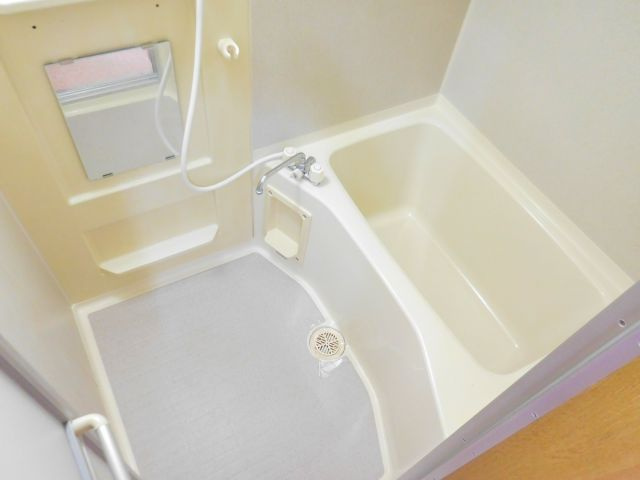高槻市城南町１丁目のアパートの寝室
